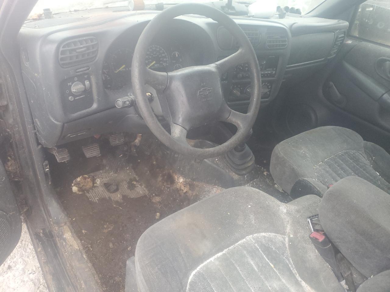 2001 Chevrolet S-10 Pickup - Image 8