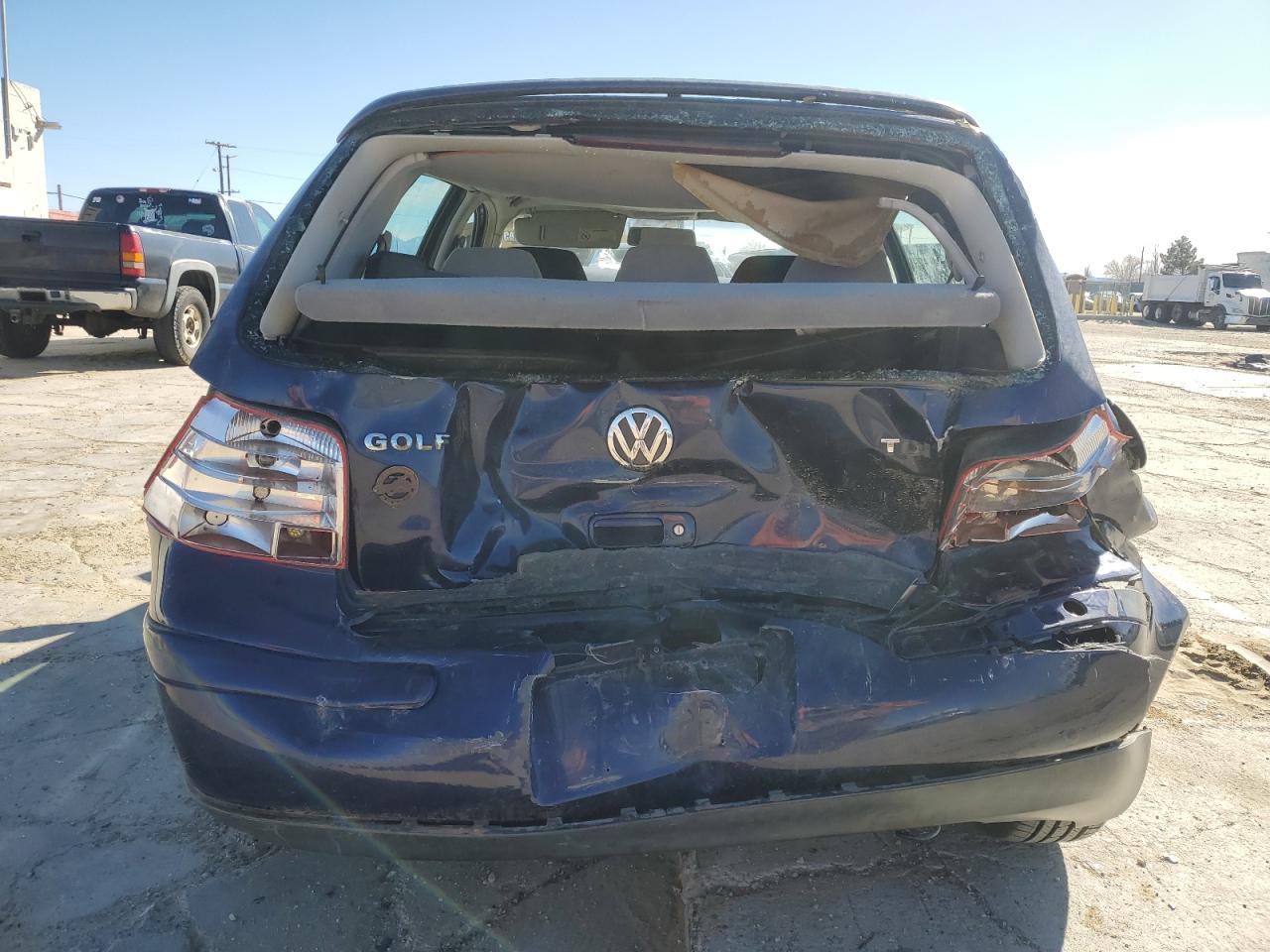 2004 Volkswagen Golf - Image 6