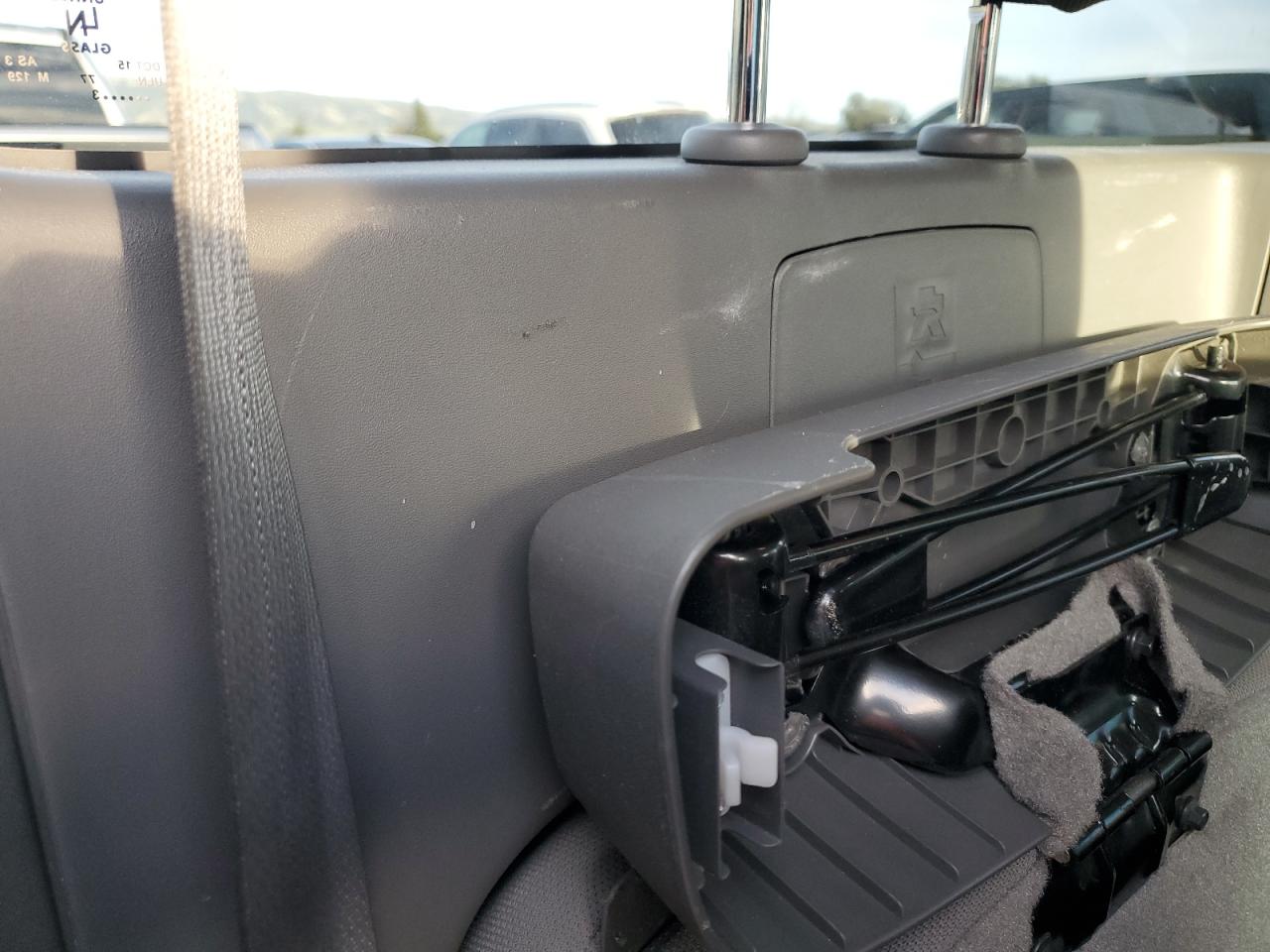2013 Nissan Navara (Frontier) - Image 10