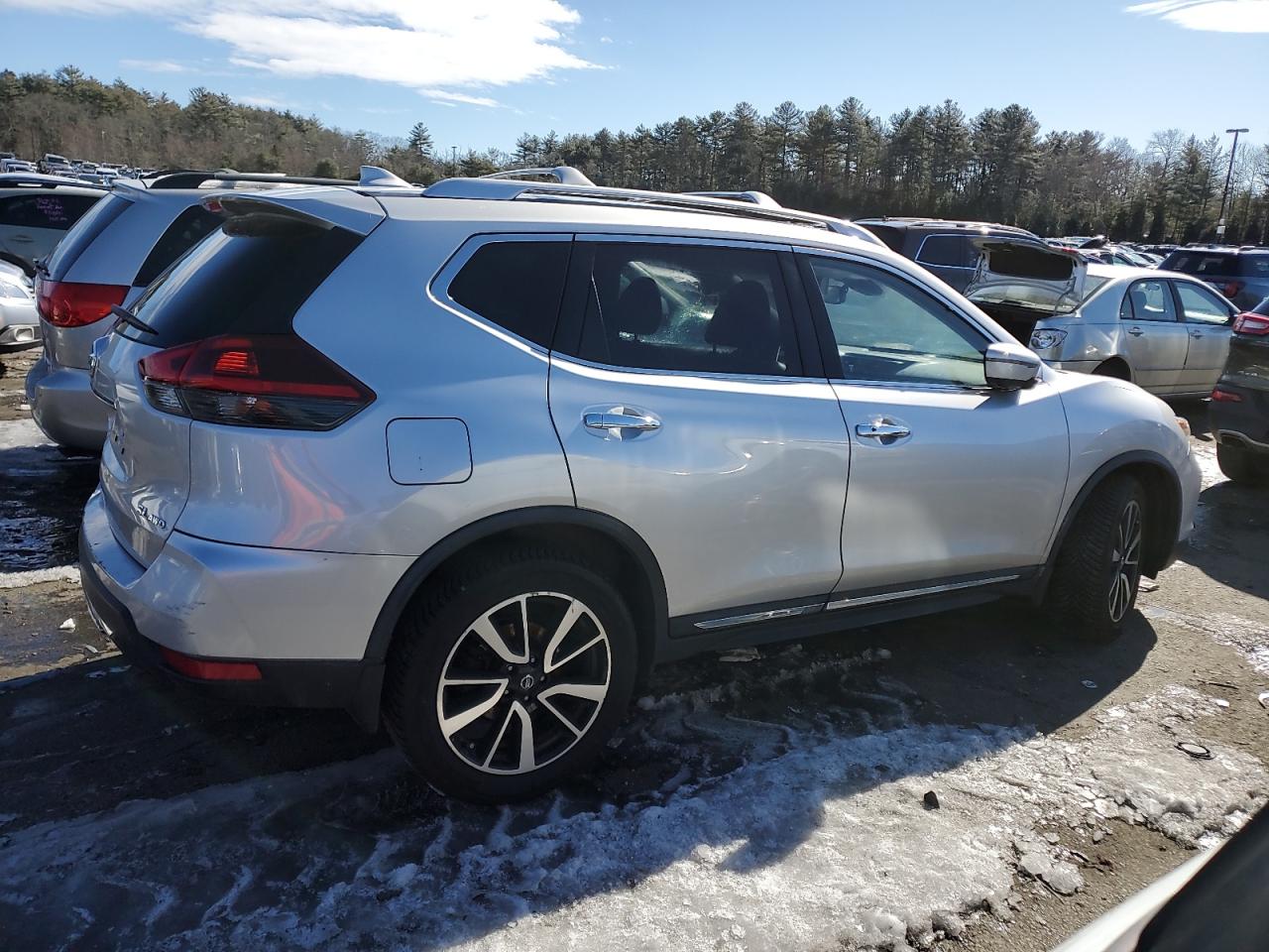 2018 Nissan Rogue - Image 3