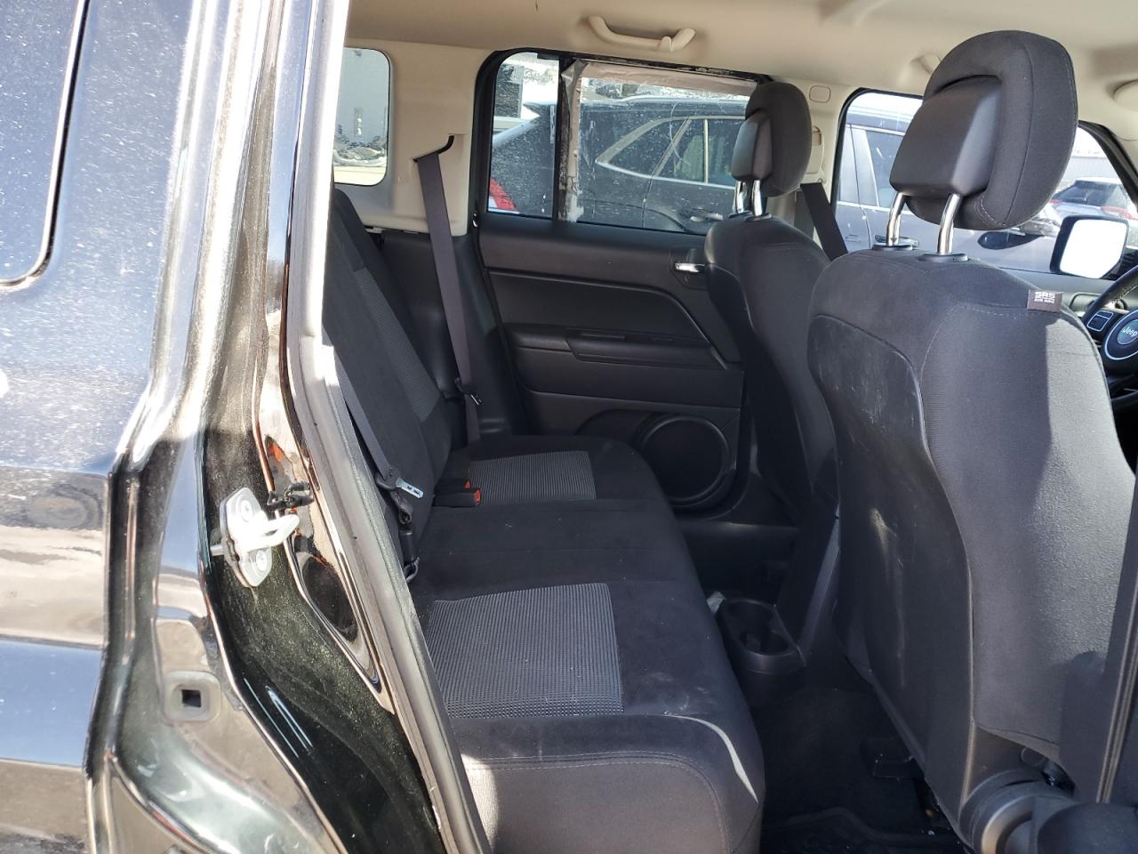 2016 Jeep Liberty (Patriot) - Image 11