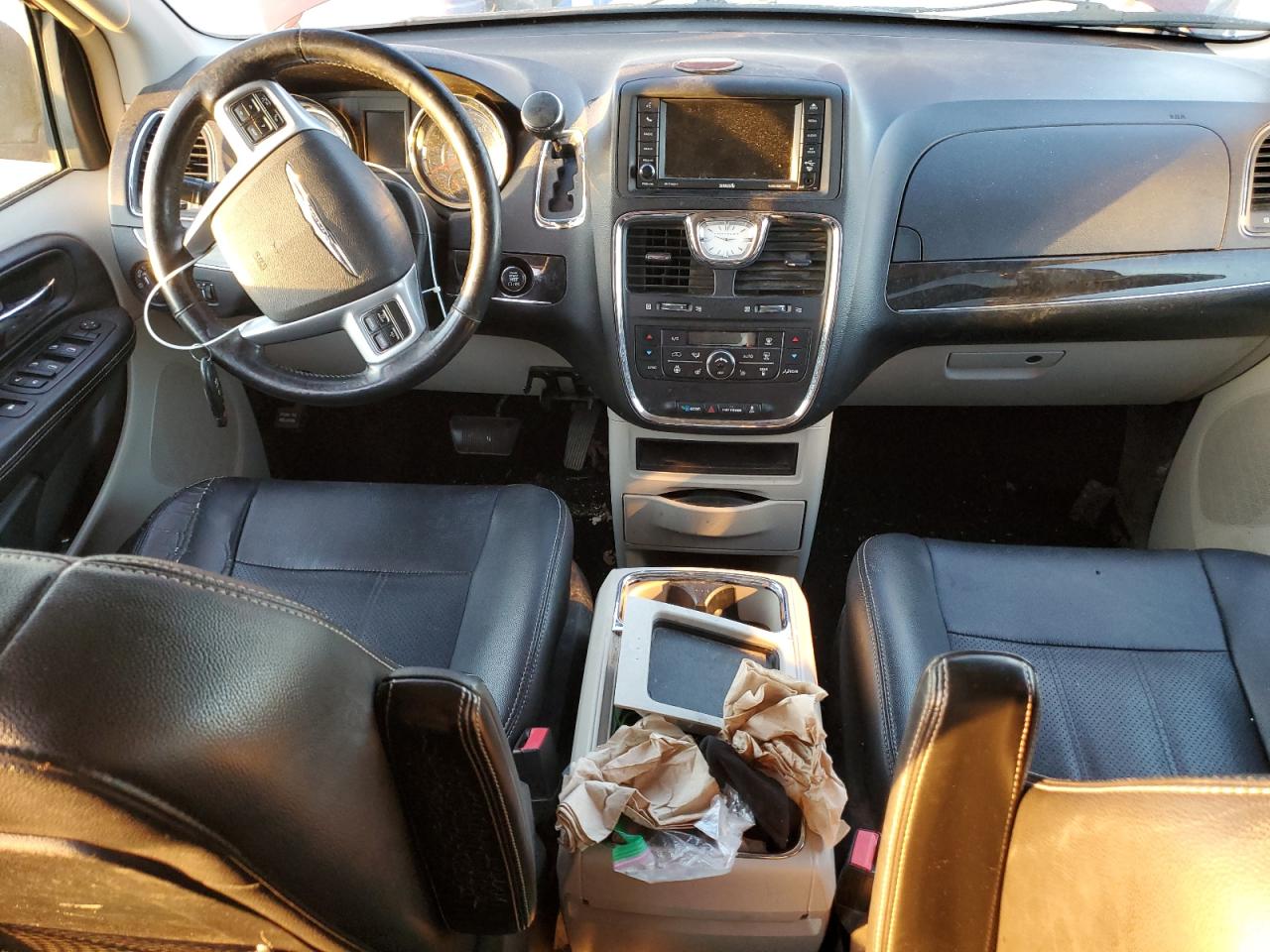 2014 Chrysler Town & Country - Image 8