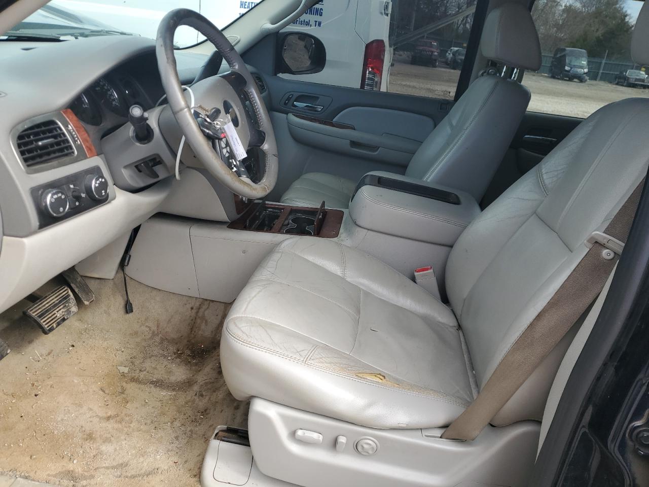 2007 Chevrolet Suburban - Image 7