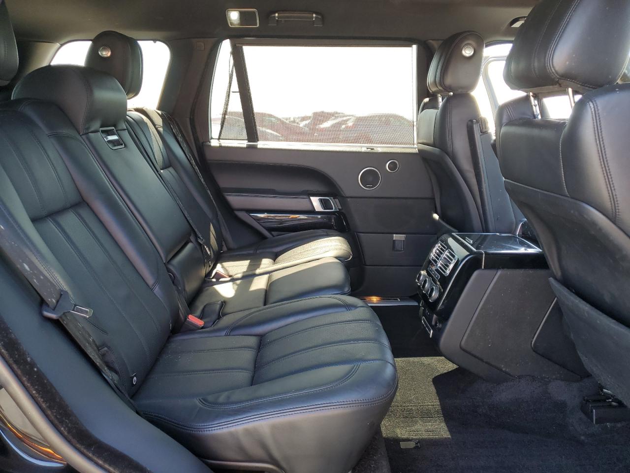 2016 Land Rover Range Rover - Image 11