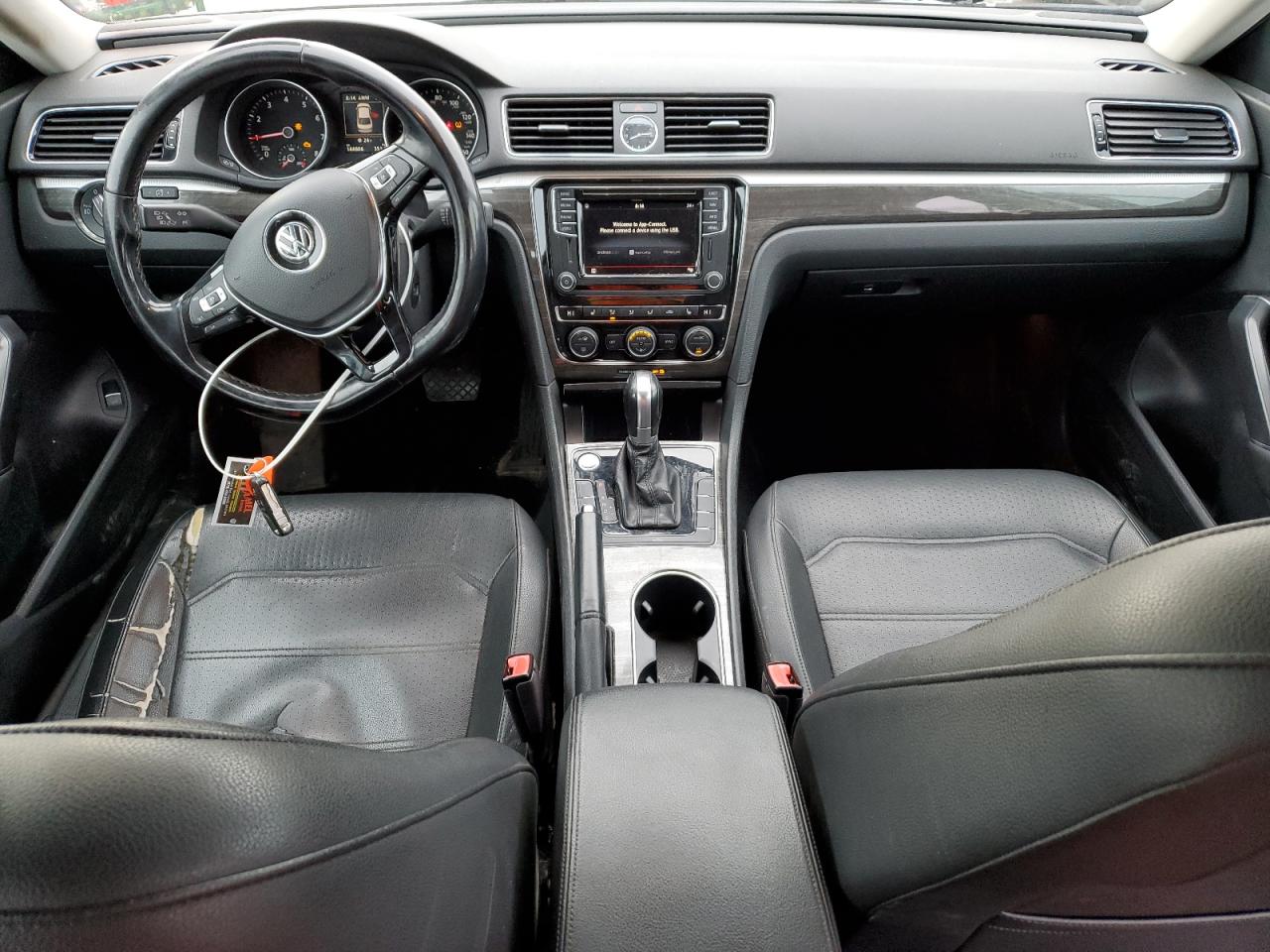 2017 Volkswagen Passat - Image 8