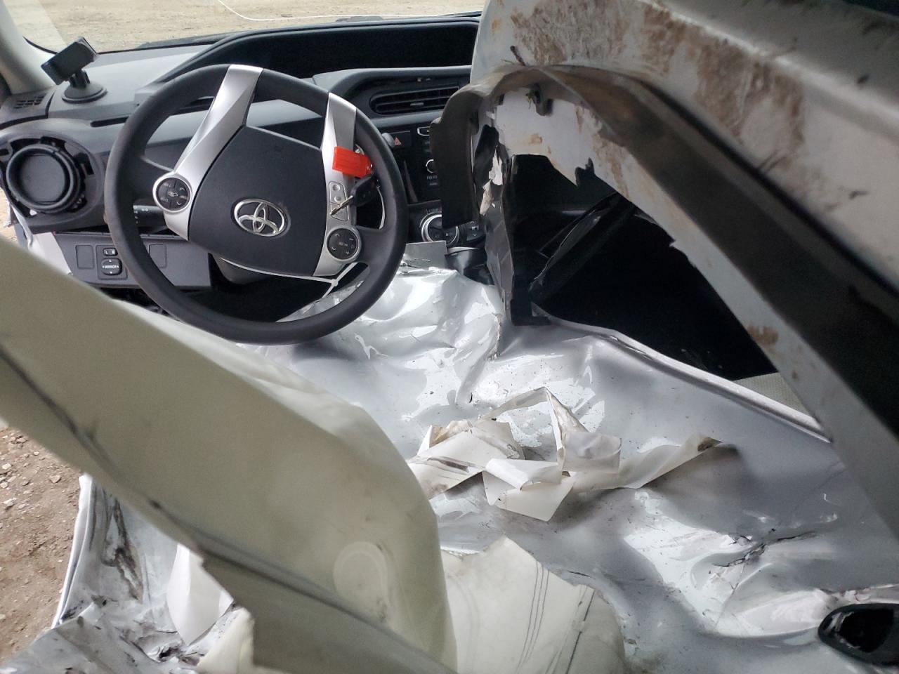 2015 Toyota Prius - Image 8