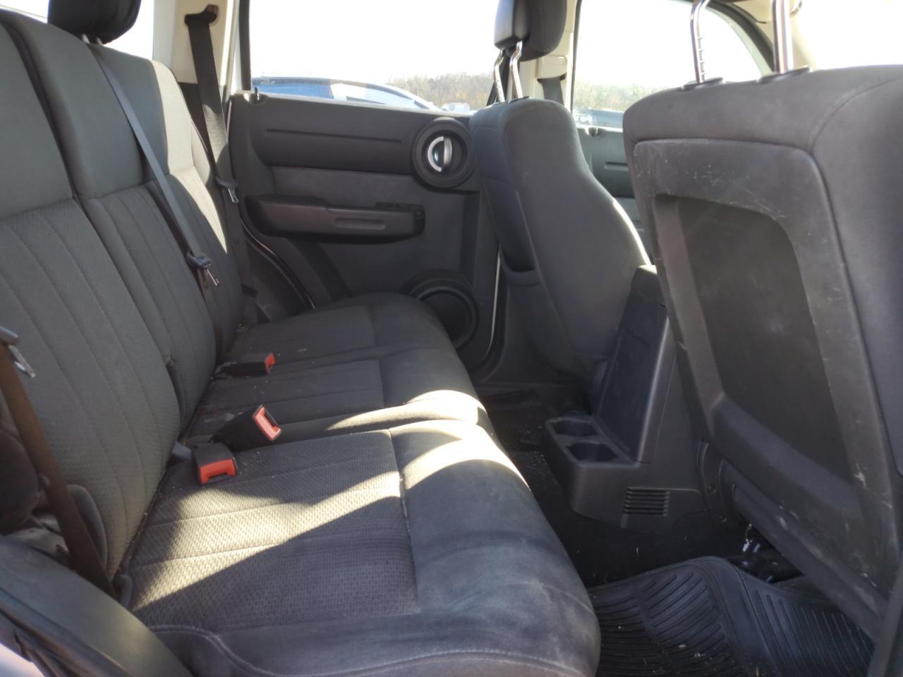 2011 Dodge Nitro - Image 11