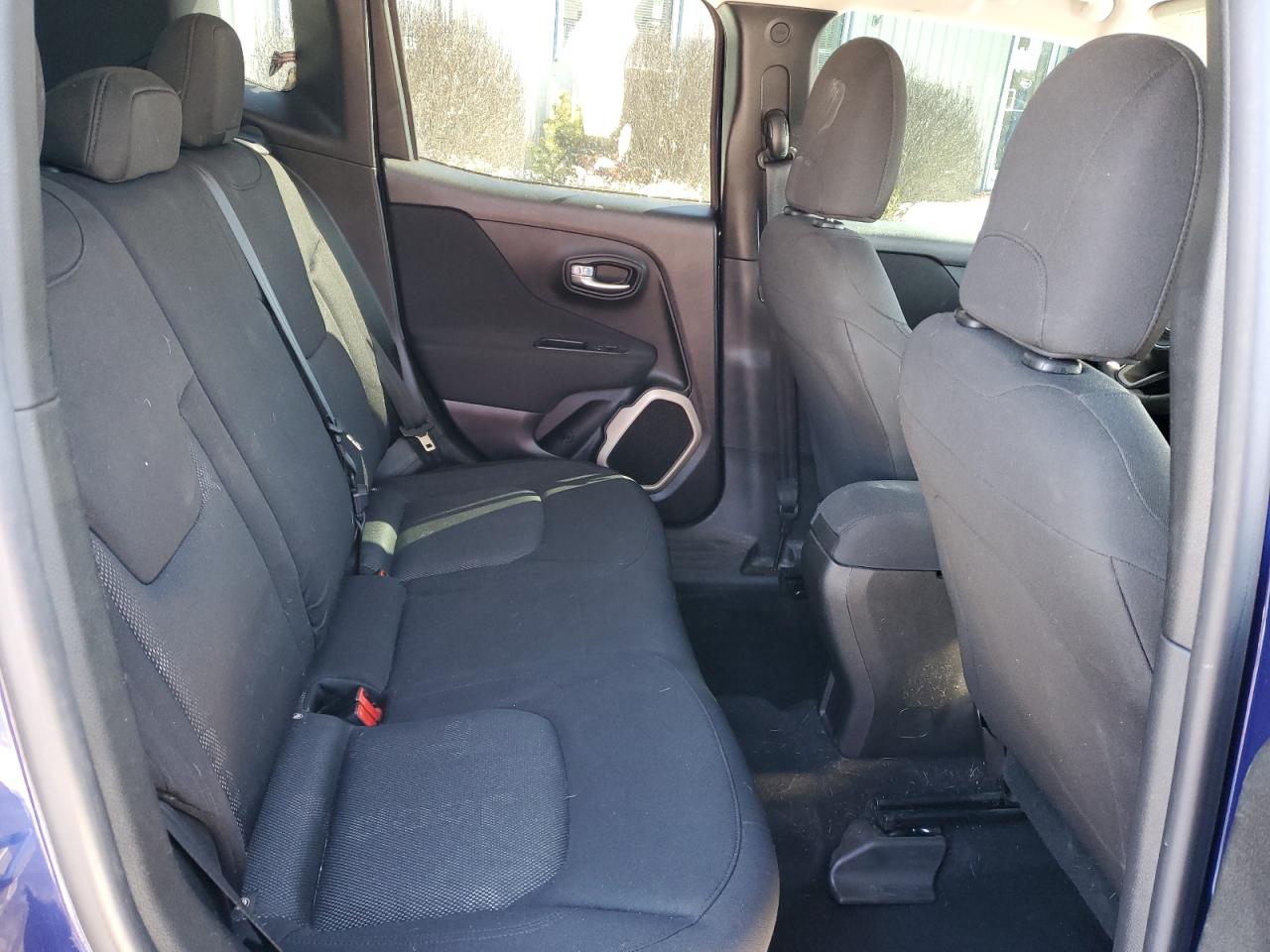 2017 Jeep Renegade - Image 11
