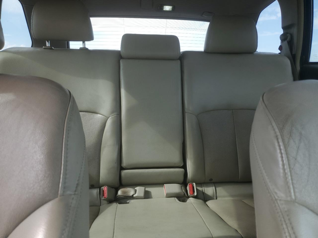 2013 Subaru Outback - Image 10