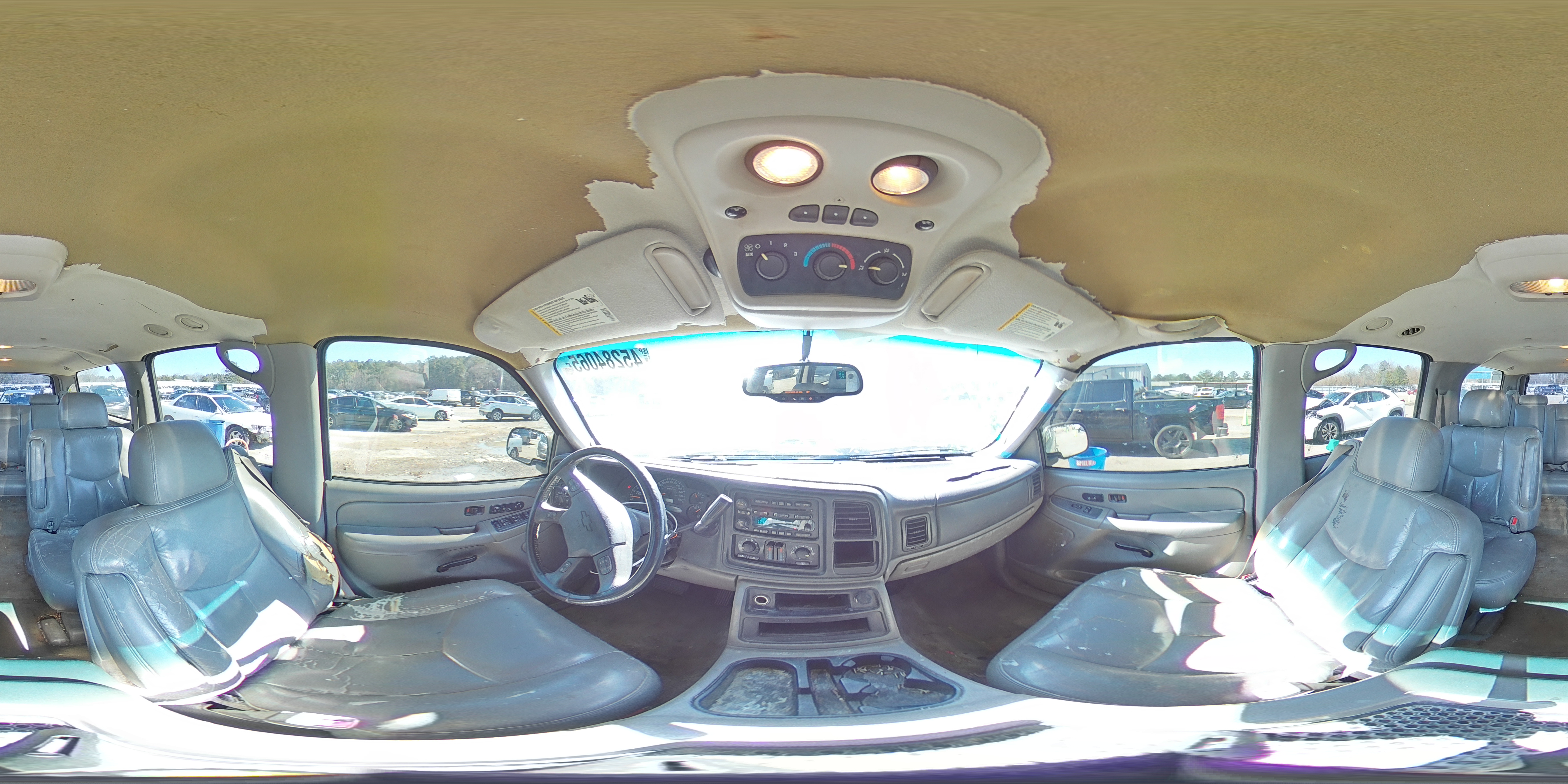 2005 Chevrolet Suburban - Image 14