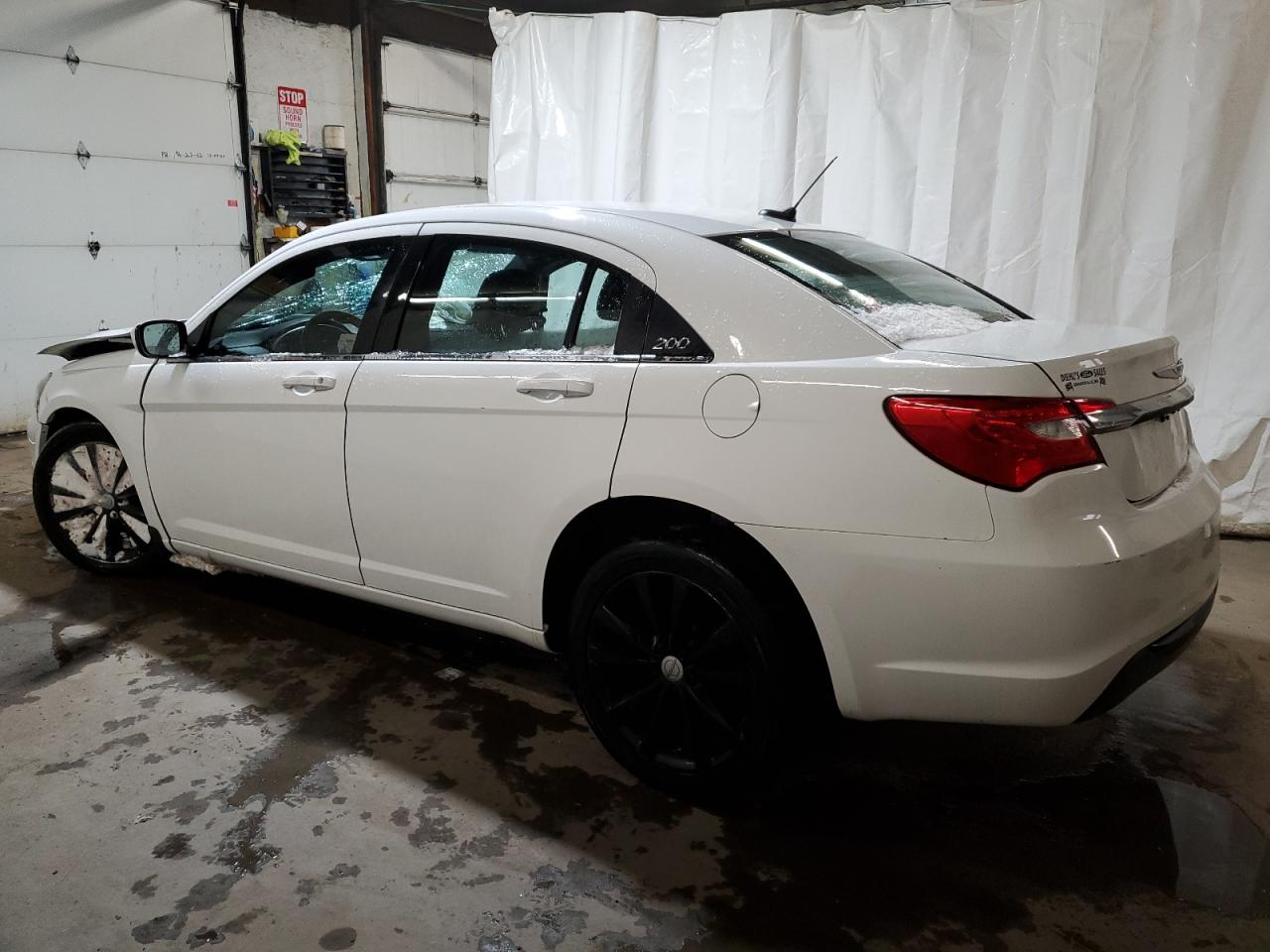 2011 Chrysler 200 - Image 2