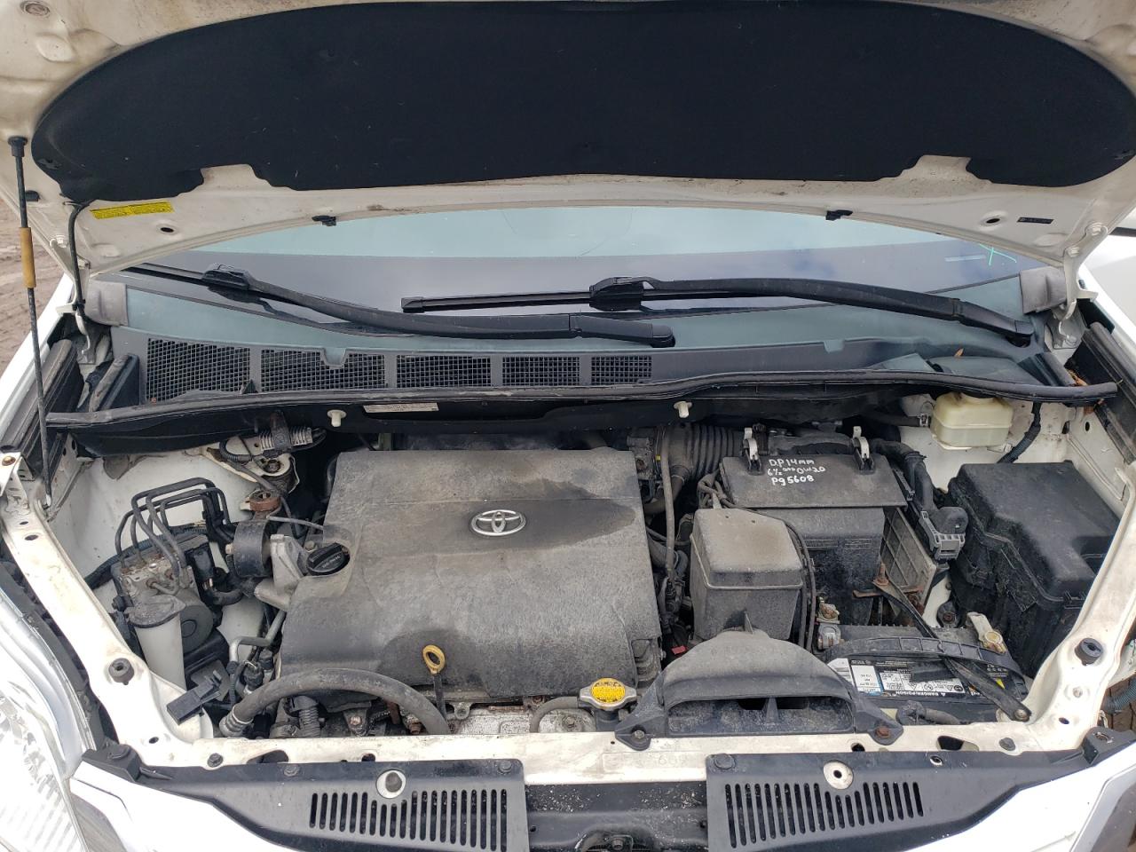 2015 Toyota Sienna - Image 12