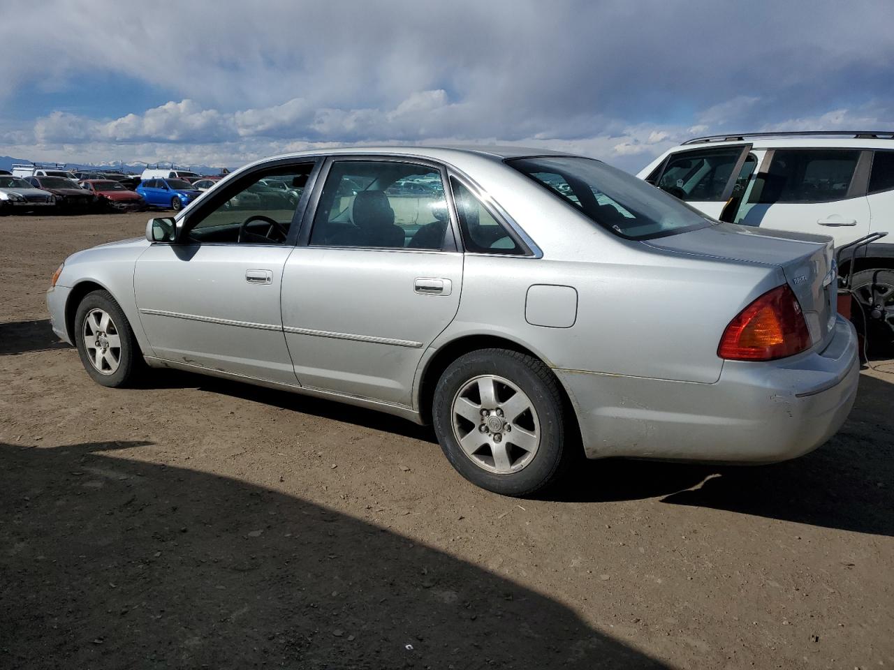 2002 Toyota Avalon - Image 2