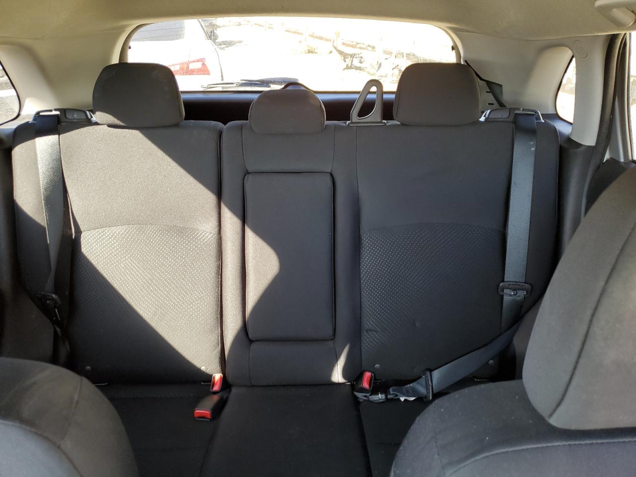 2015 Mitsubishi Outlander - Image 10