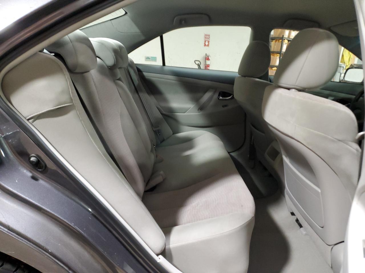 2011 Toyota Camry - Image 10