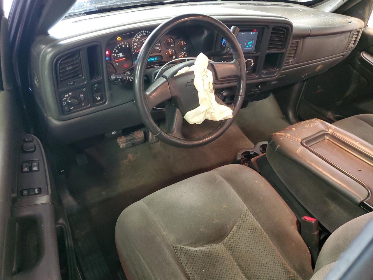 2005 Chevrolet Silverado - Image 8