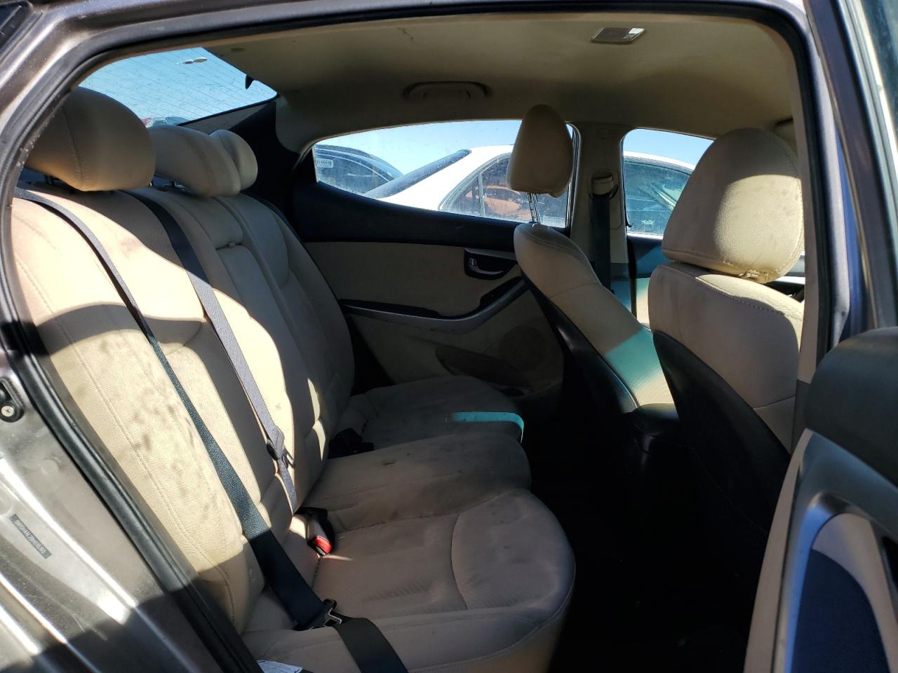 2011 Hyundai Elantra - Image 10