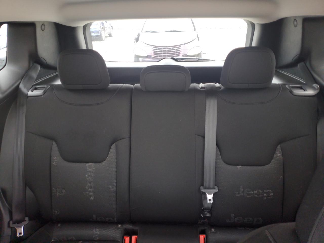 2017 Jeep Renegade - Image 10