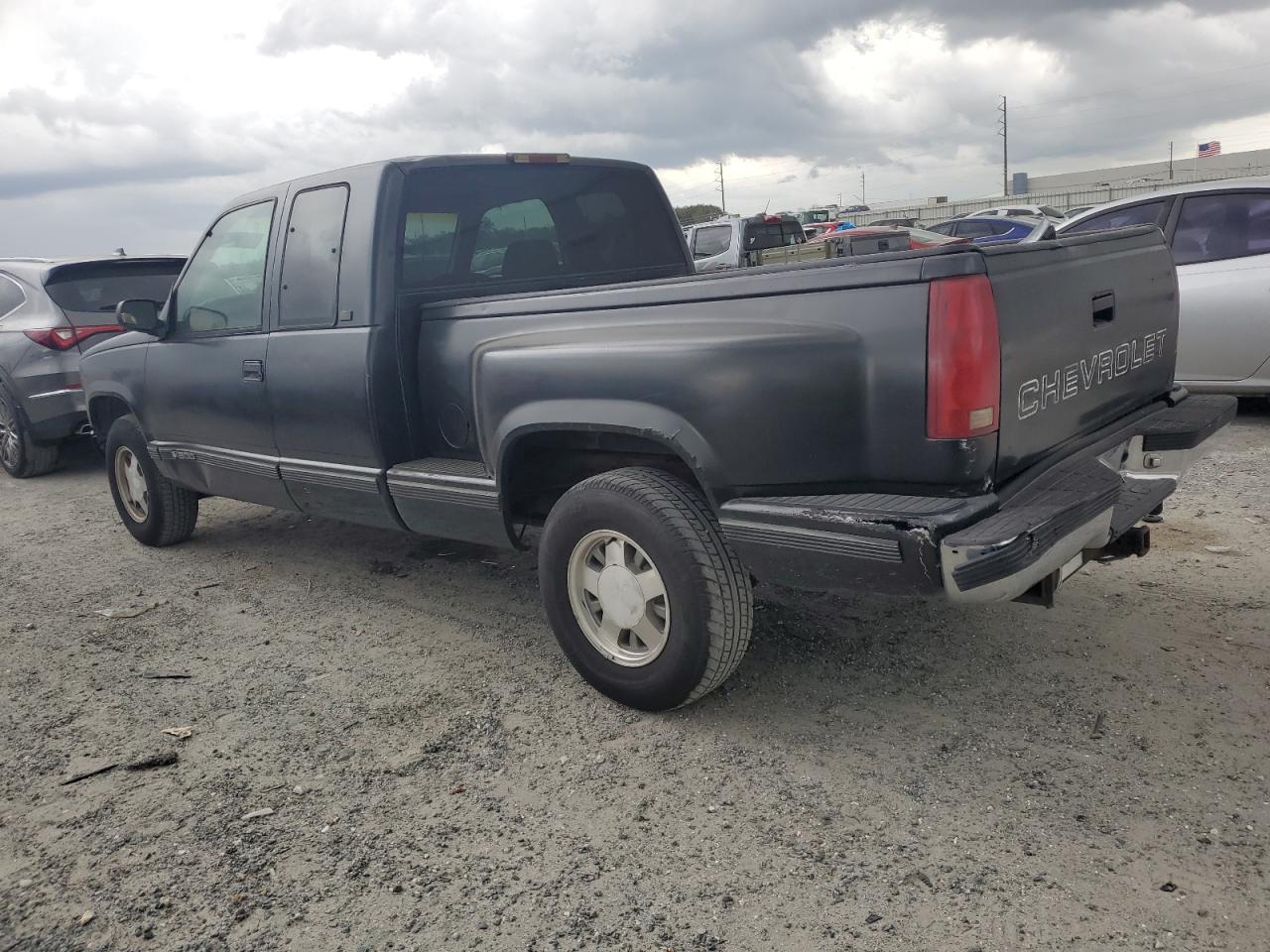 1996 Chevrolet GMT-400 - Image 2