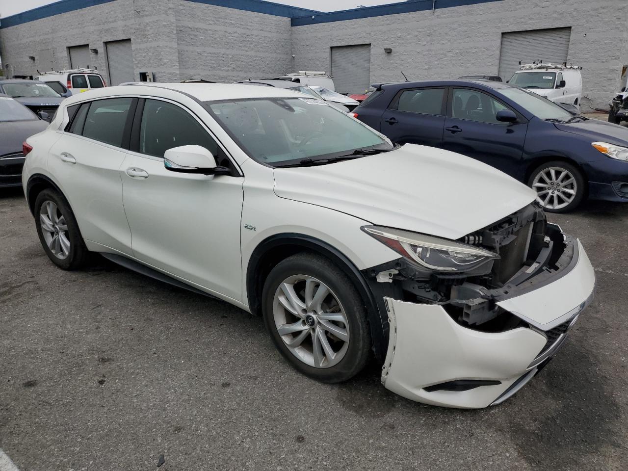 2017 Infiniti QX30 - Image 4