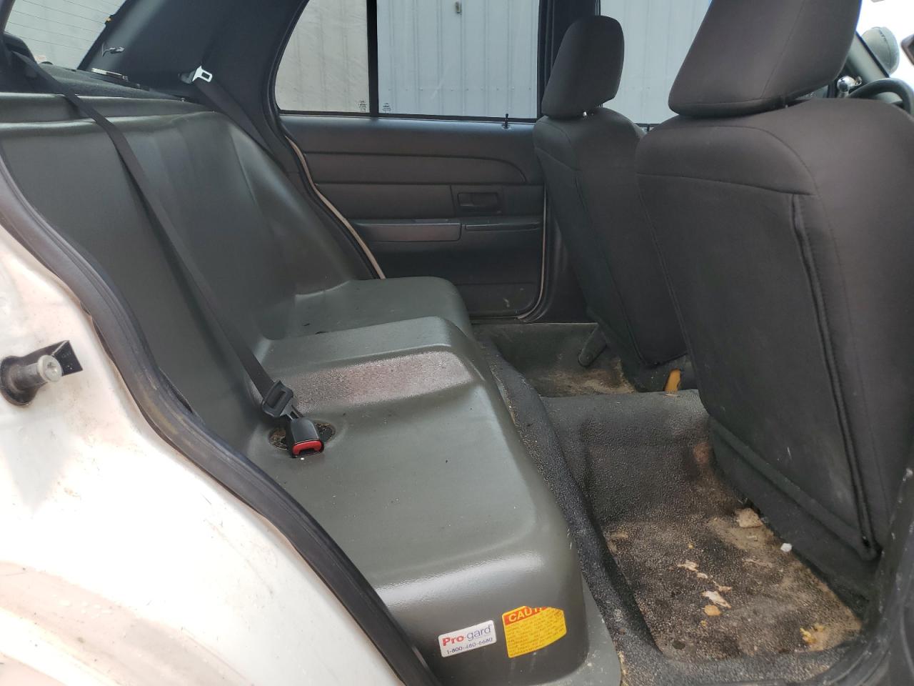 2010 Ford Crown Victoria - Image 10