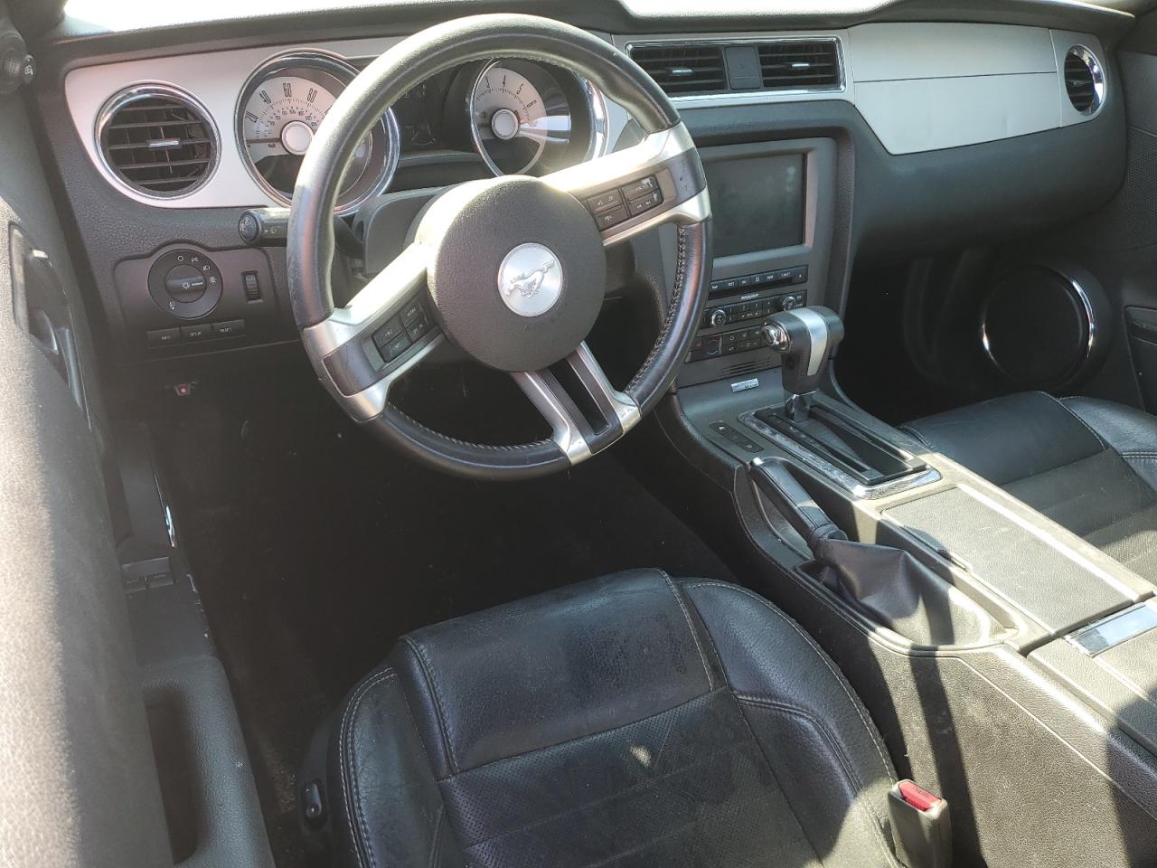 2010 Ford Mustang - Image 8