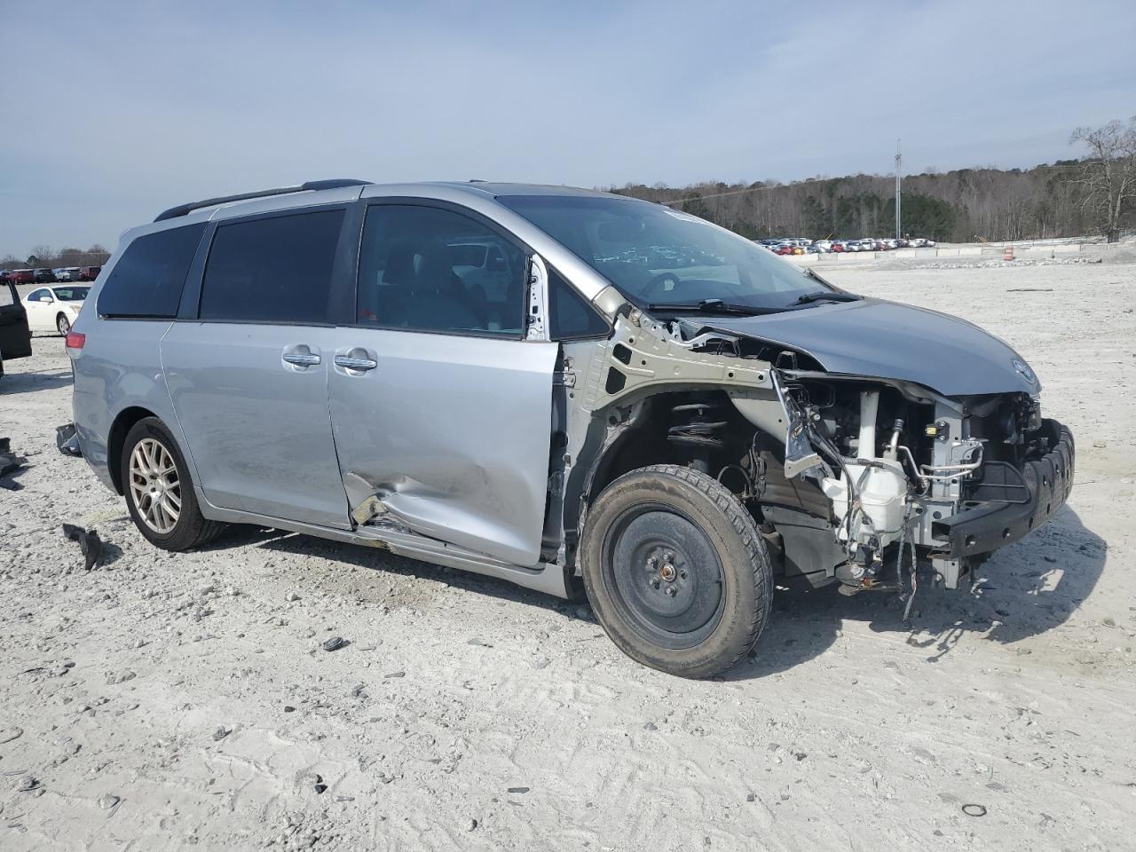 2011 Toyota Sienna - Image 4