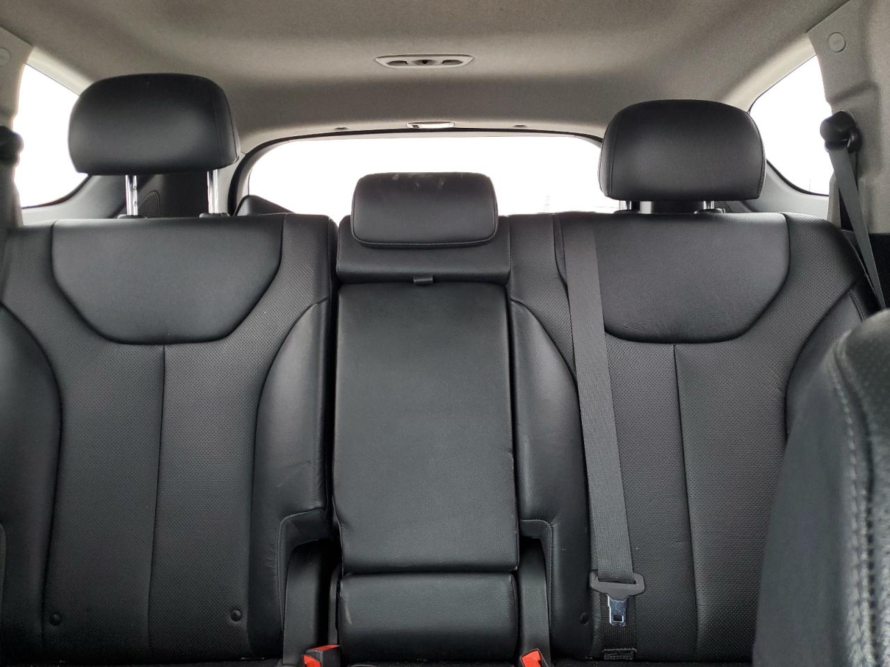 2020 Hyundai Santa Fe - Image 10