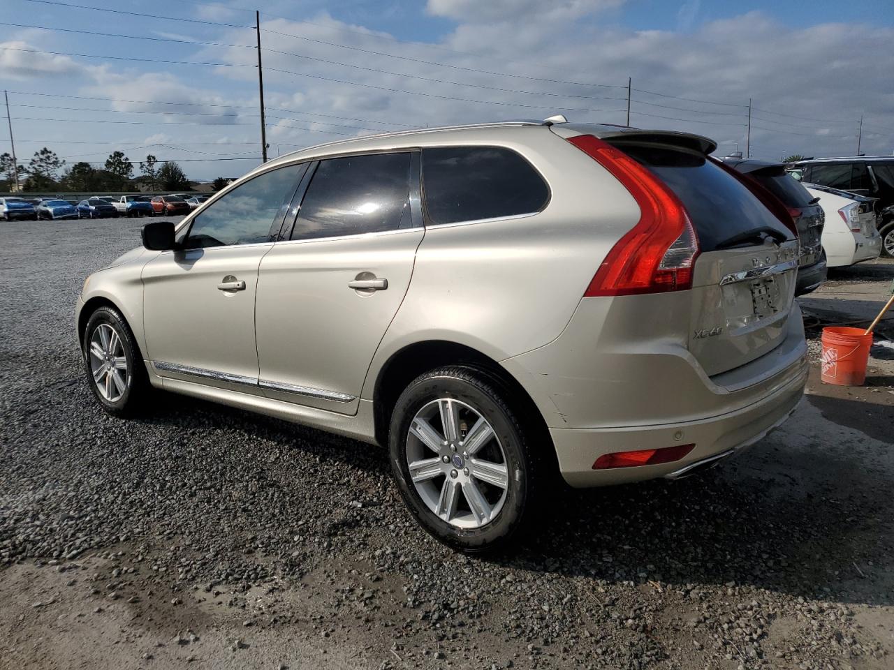 2017 Volvo XC60 - Image 2