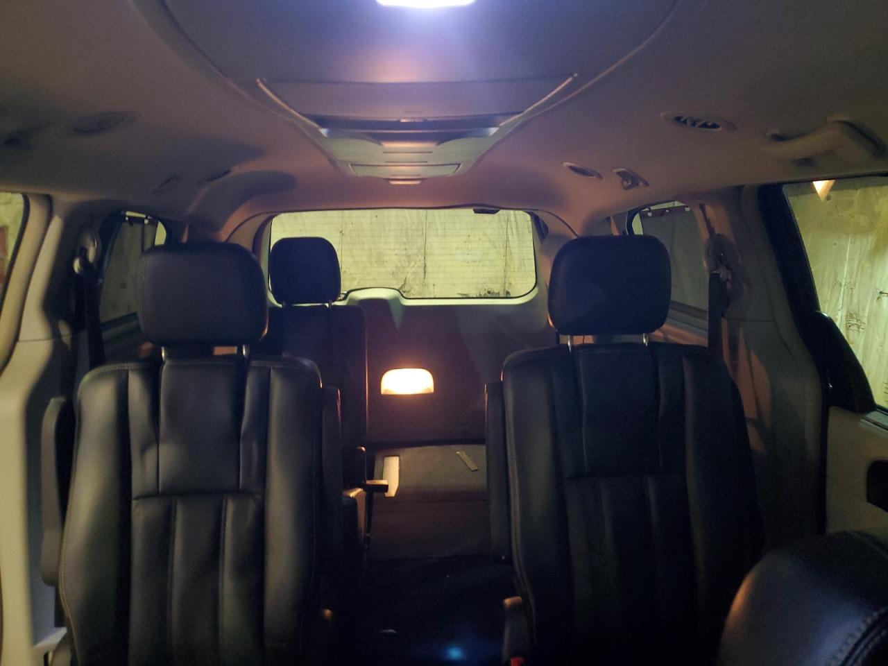 2013 Chrysler Town & Country - Image 10