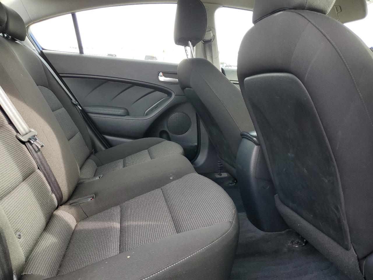 2017 Kia Forte - Image 10