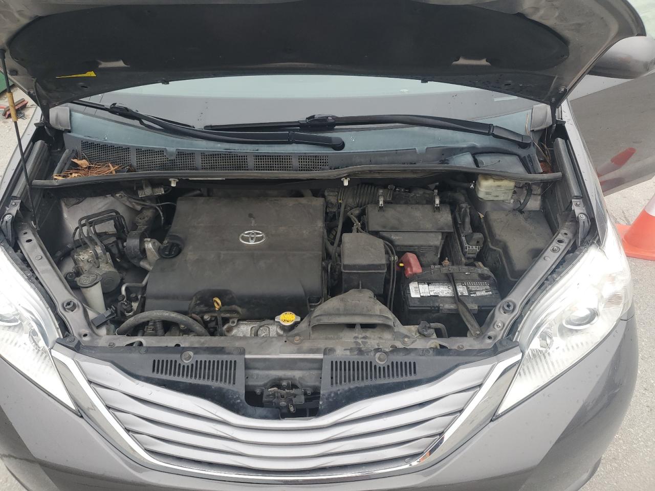 2015 Toyota Sienna - Image 12