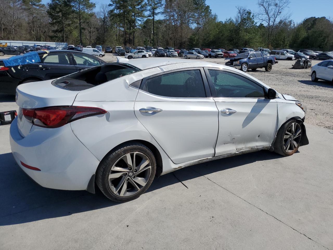 2015 Hyundai Elantra - Image 3