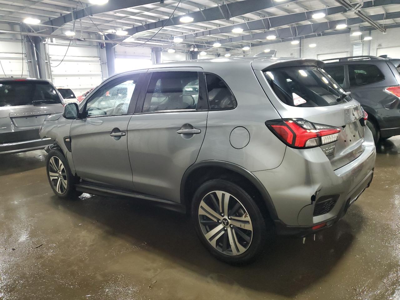 2024 Mitsubishi Outlander - Image 2