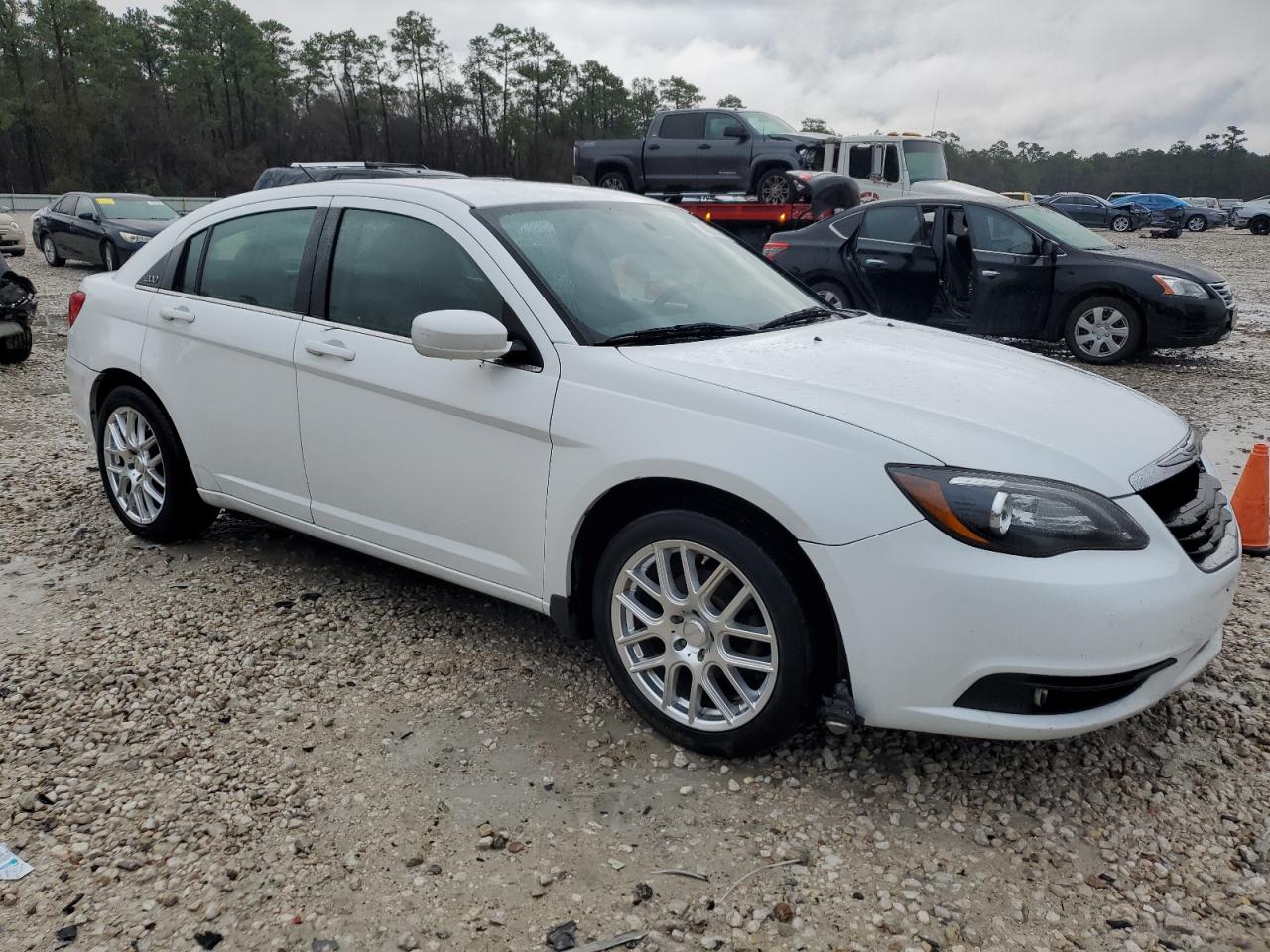 2013 Chrysler 200 - Image 4