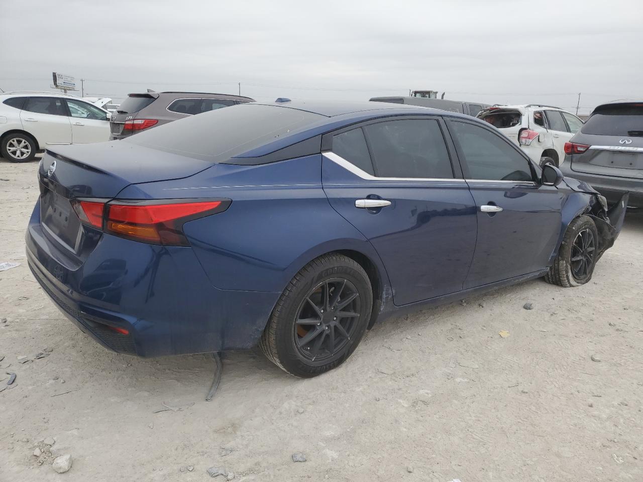 2019 Nissan Altima - Image 3