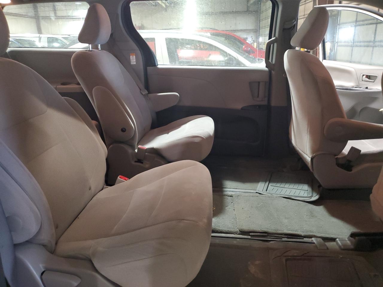 2015 Toyota Sienna - Image 11