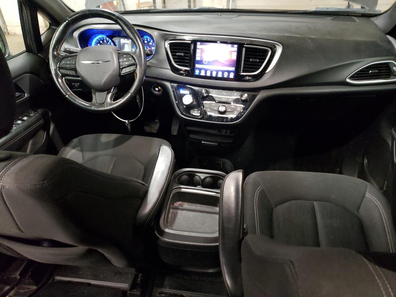 2019 Chrysler Pacifica - Image 8