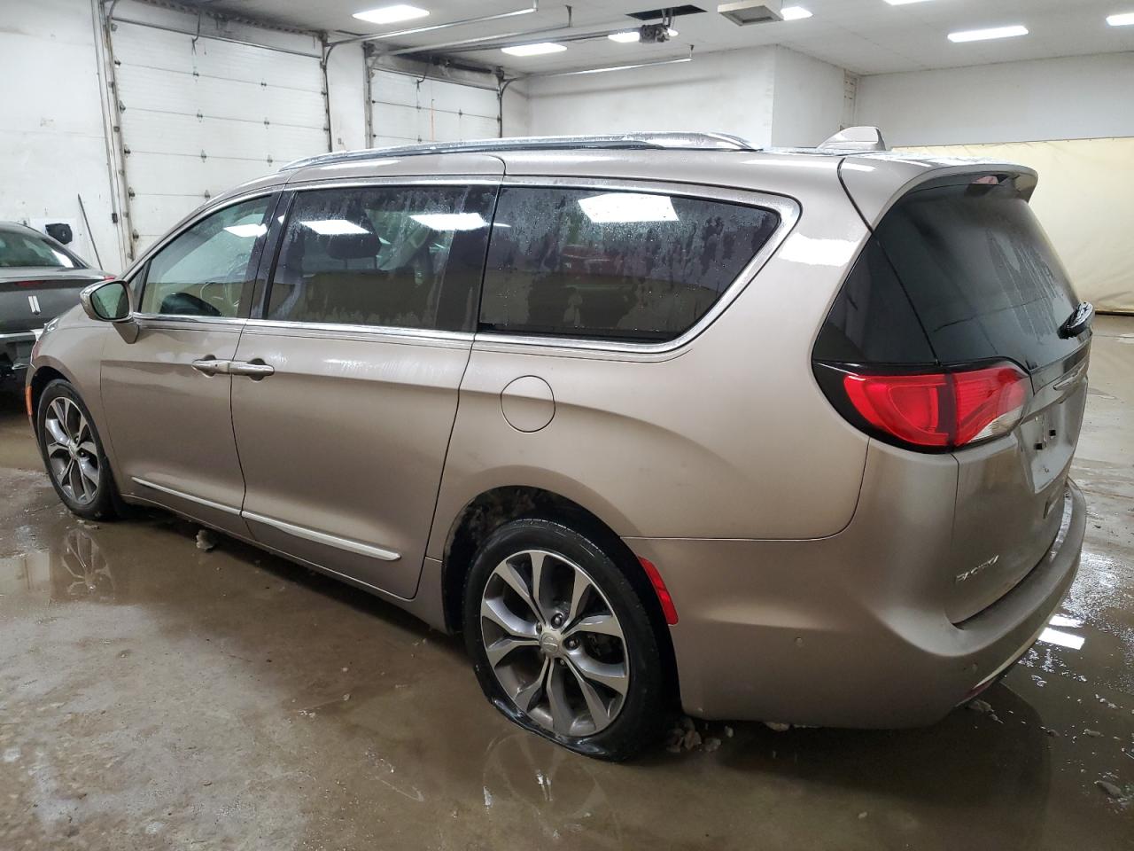 2017 Chrysler Pacifica - Image 2
