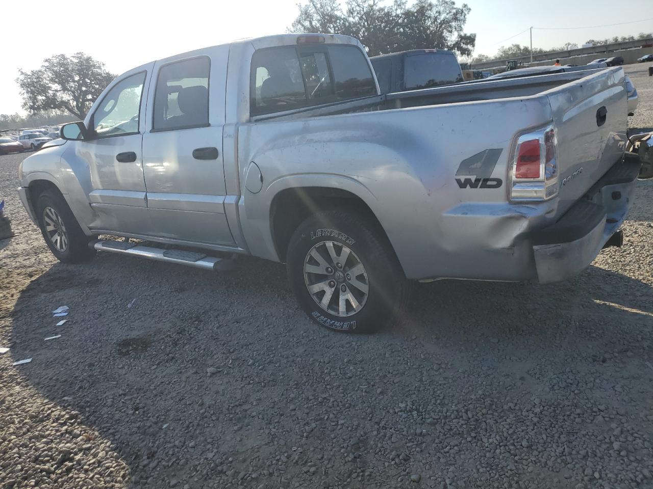 2008 Mitsubishi Raider - Image 2