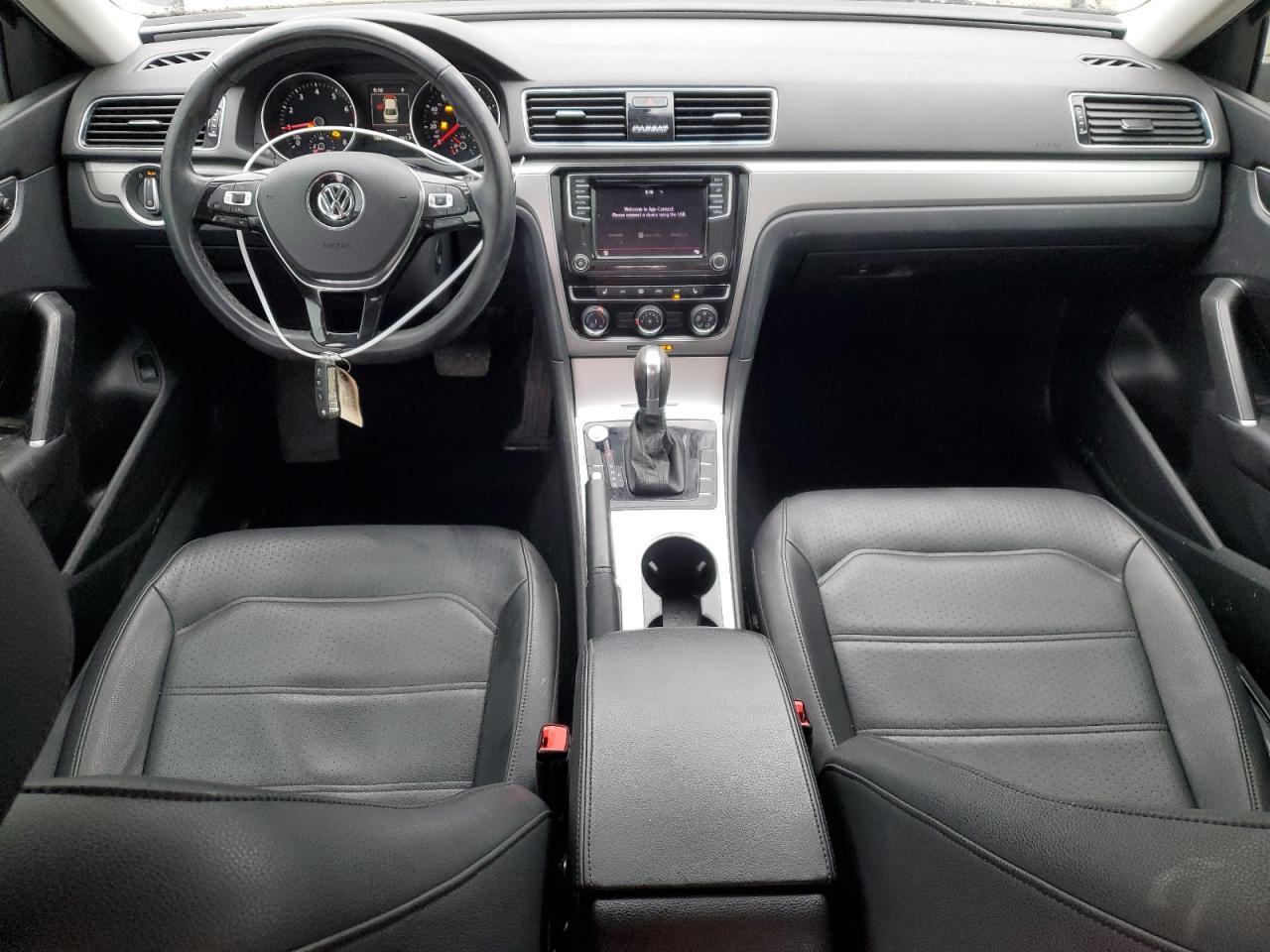 2019 Volkswagen Passat - Image 8