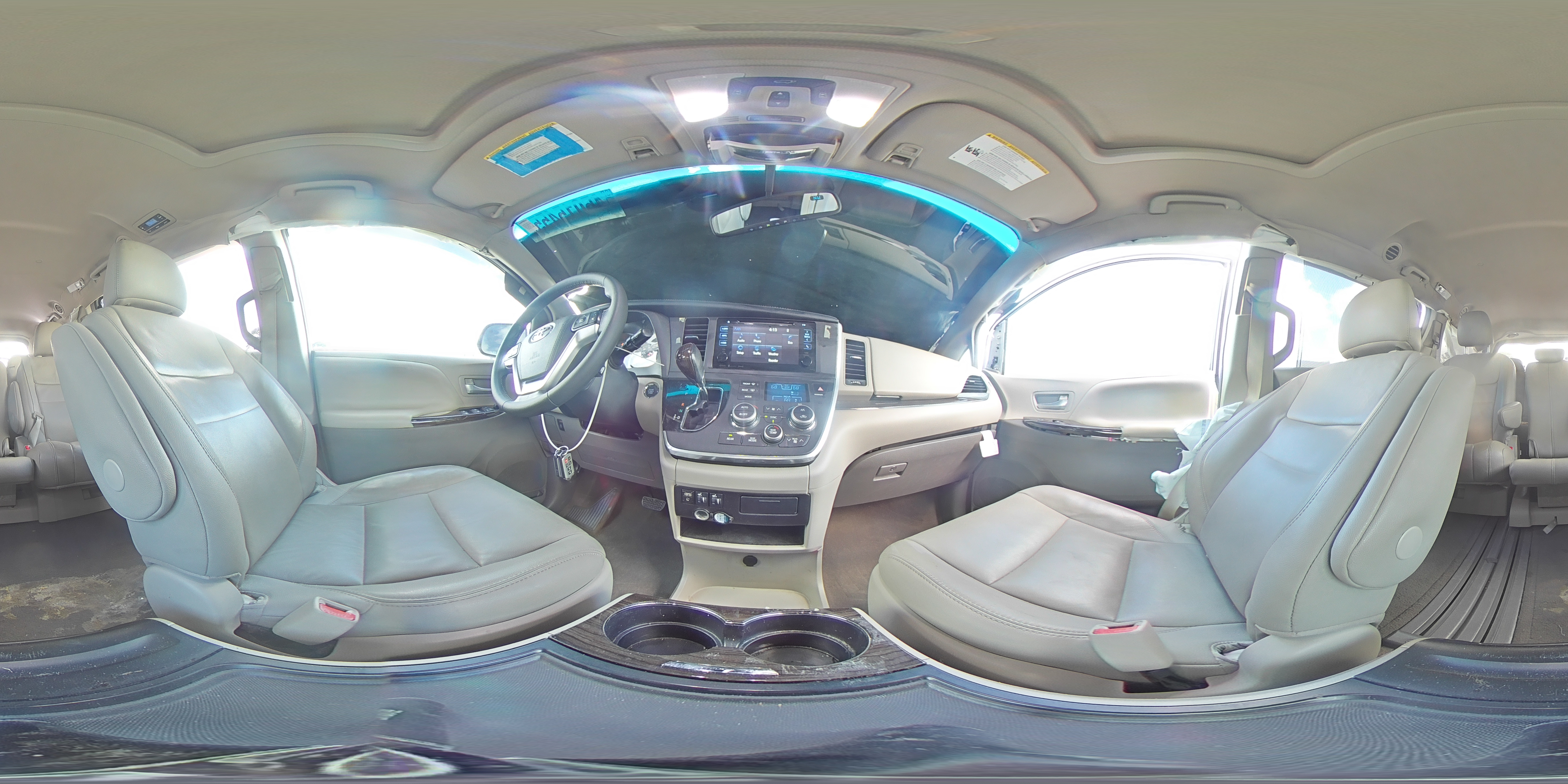 2017 Toyota Sienna - Image 15