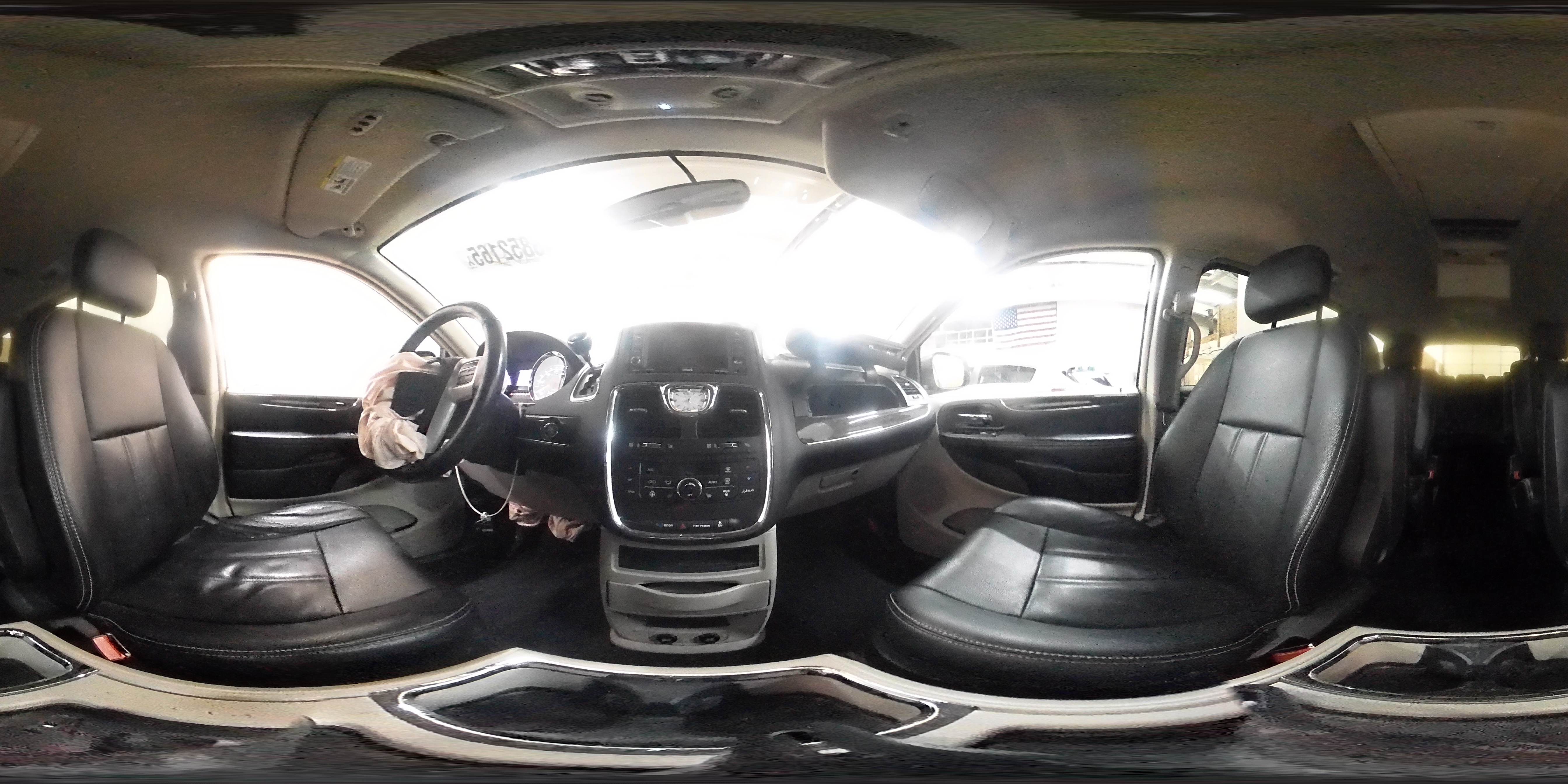 2015 Chrysler Town & Country - Image 14