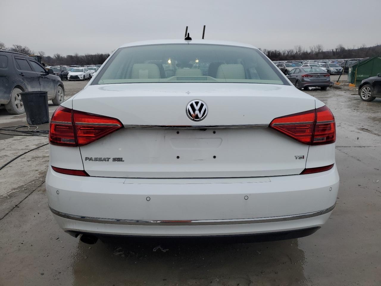 2016 Volkswagen Passat - Image 6