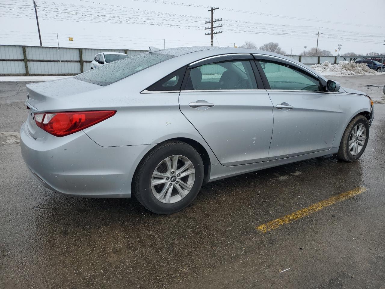 2013 Hyundai Sonata - Image 3