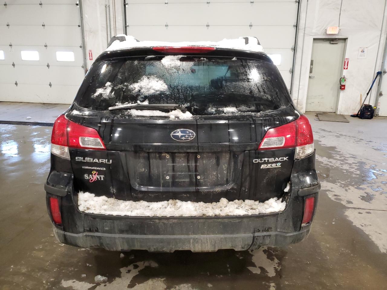 2010 Subaru Outback - Image 6