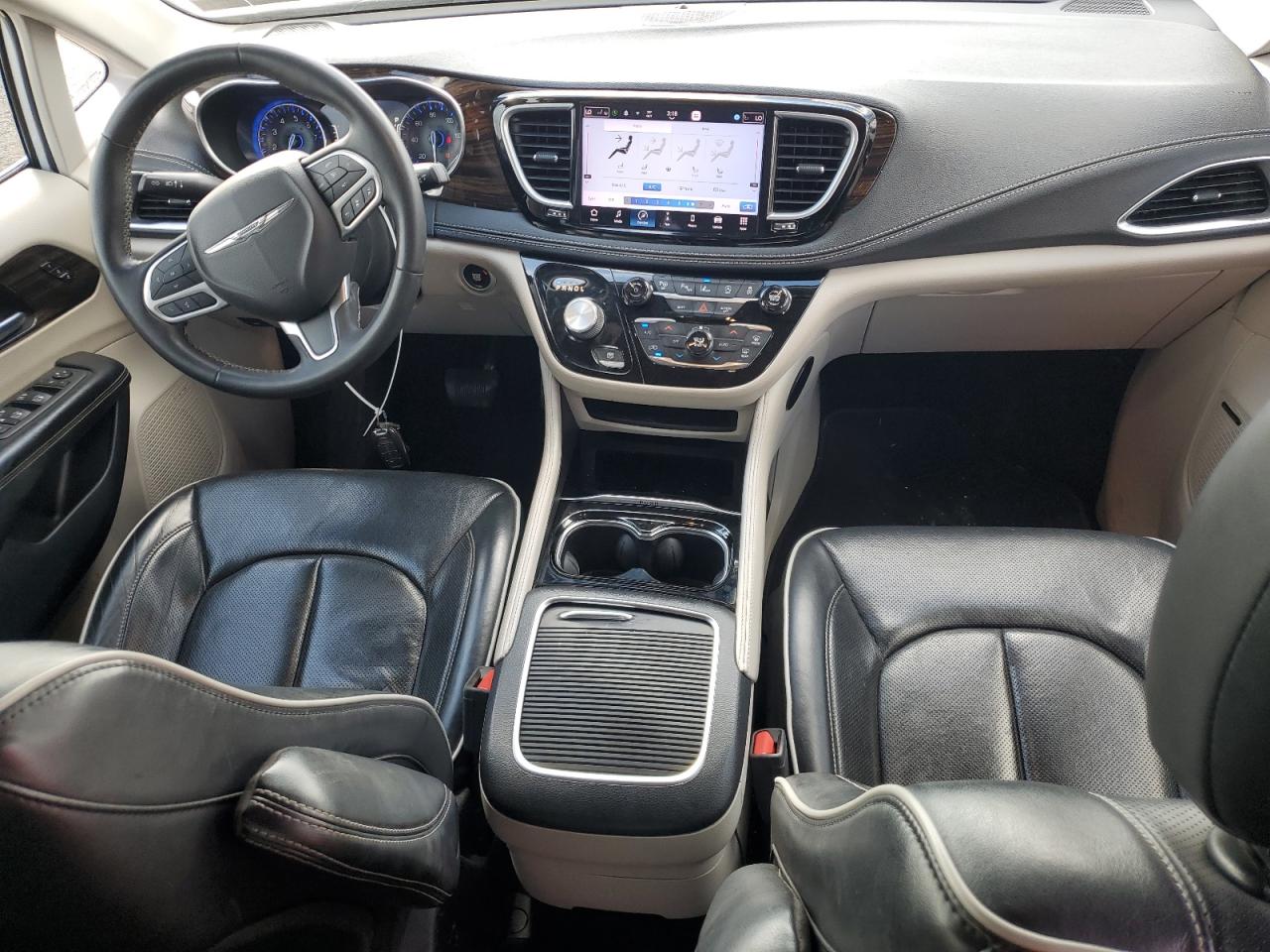 2022 Chrysler Pacifica - Image 8