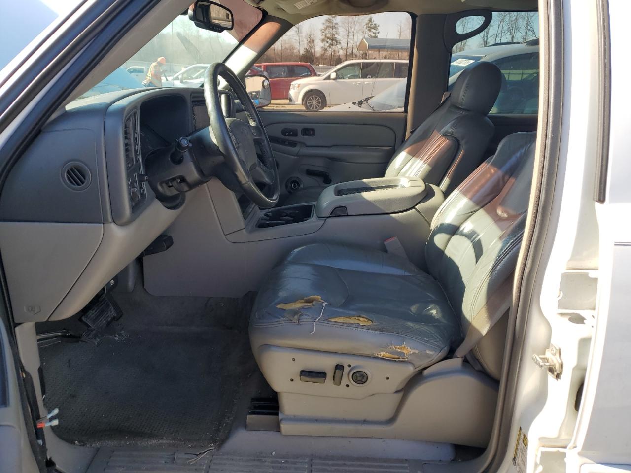 2005 Chevrolet Suburban - Image 7