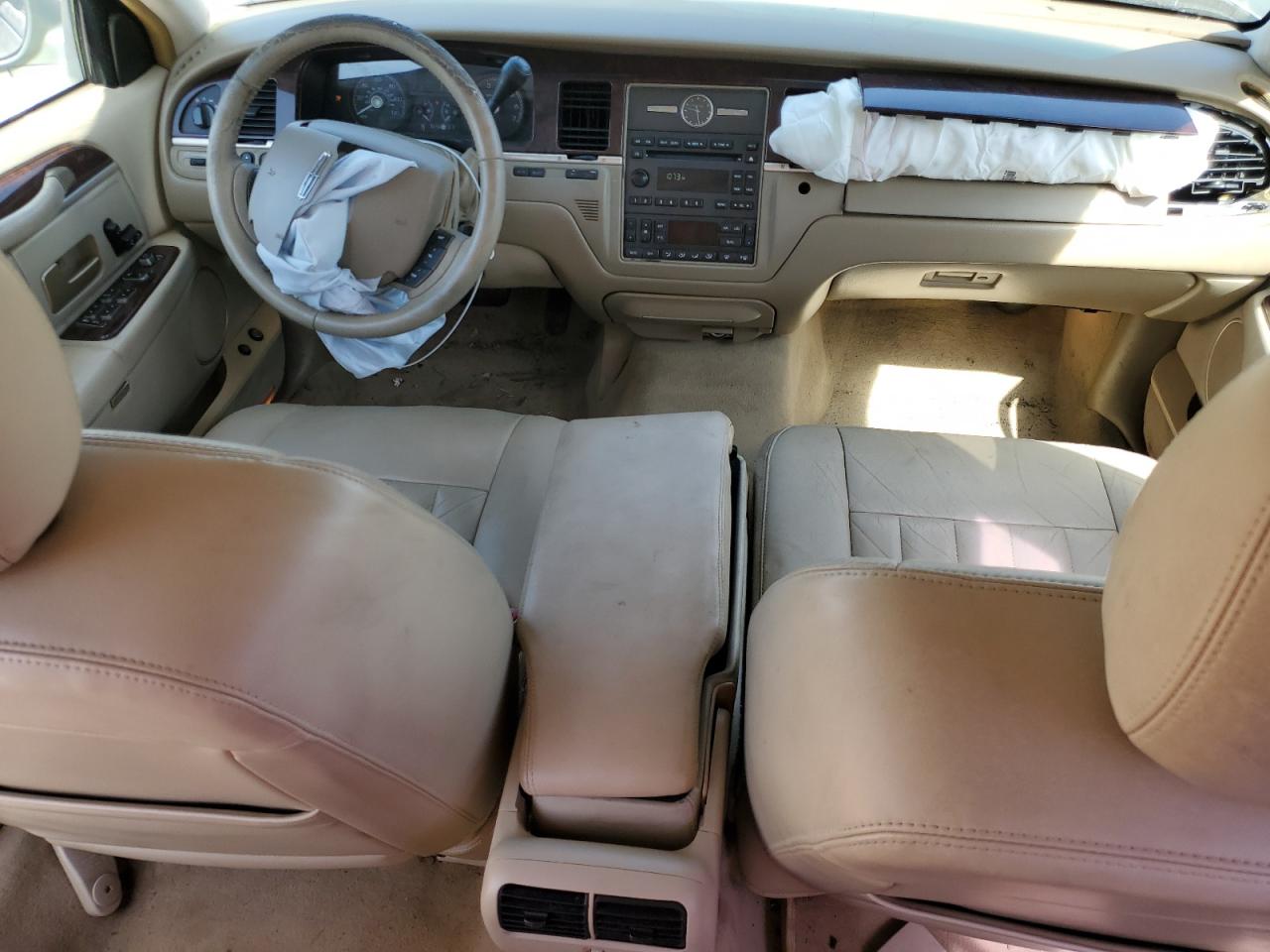 2006 Lincoln Town Car - Image 8