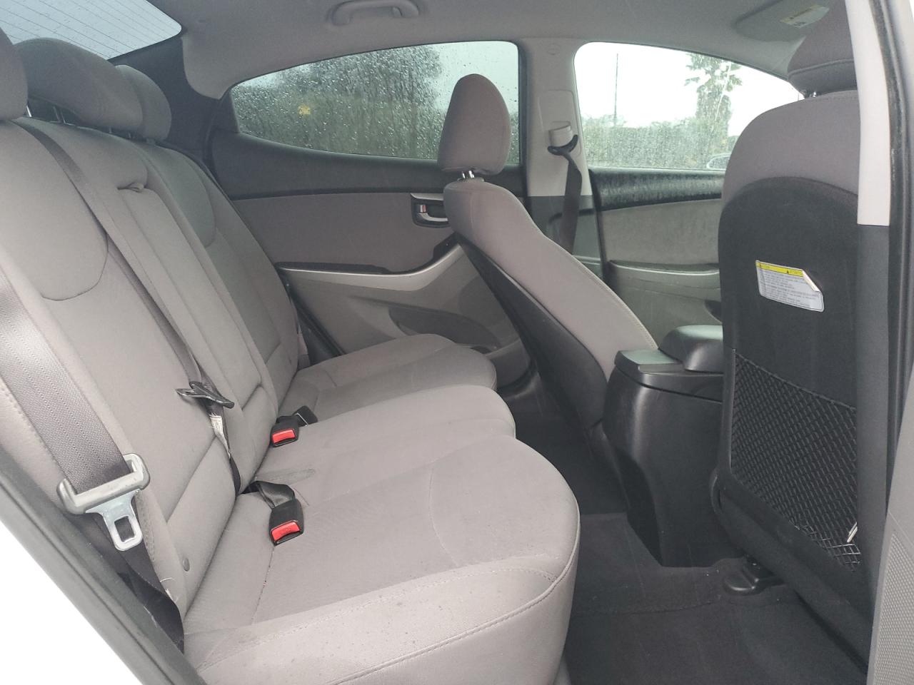 2015 Hyundai Elantra - Image 10